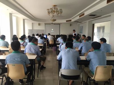 浙江安弘水暖器材工会组织职工观看交通安全知识宣传教育片